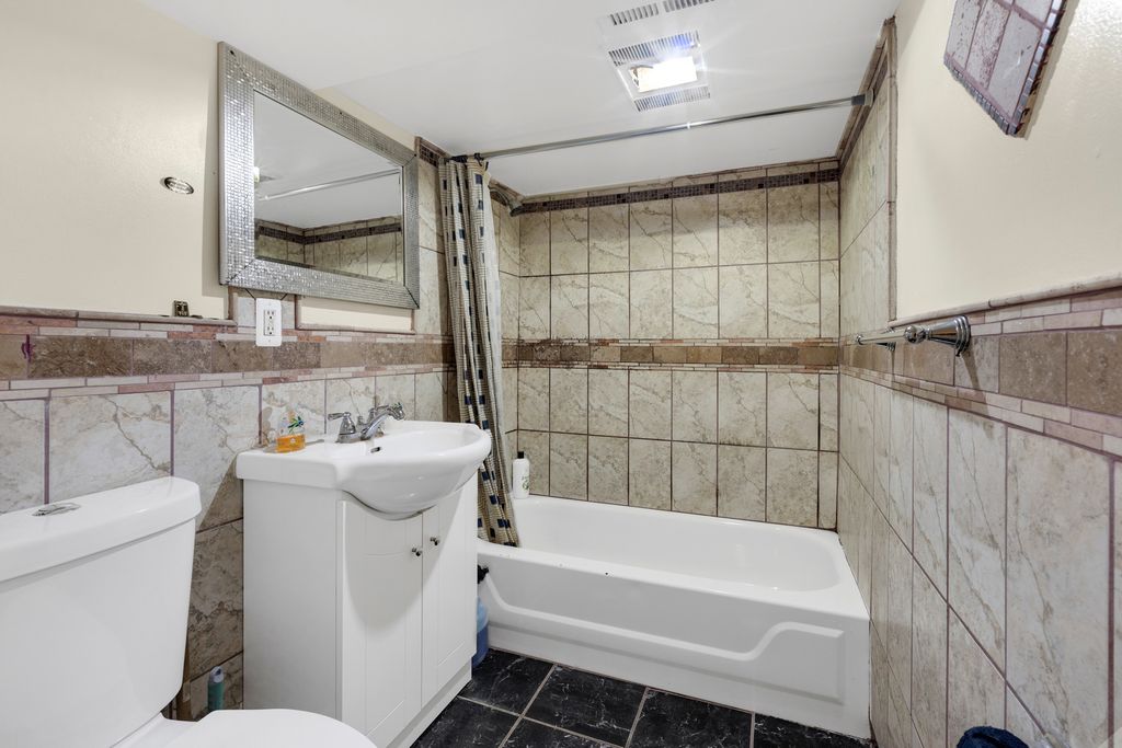 Image 41 of property listing at 5543 W Drummond Place, Chicago, IL 60639