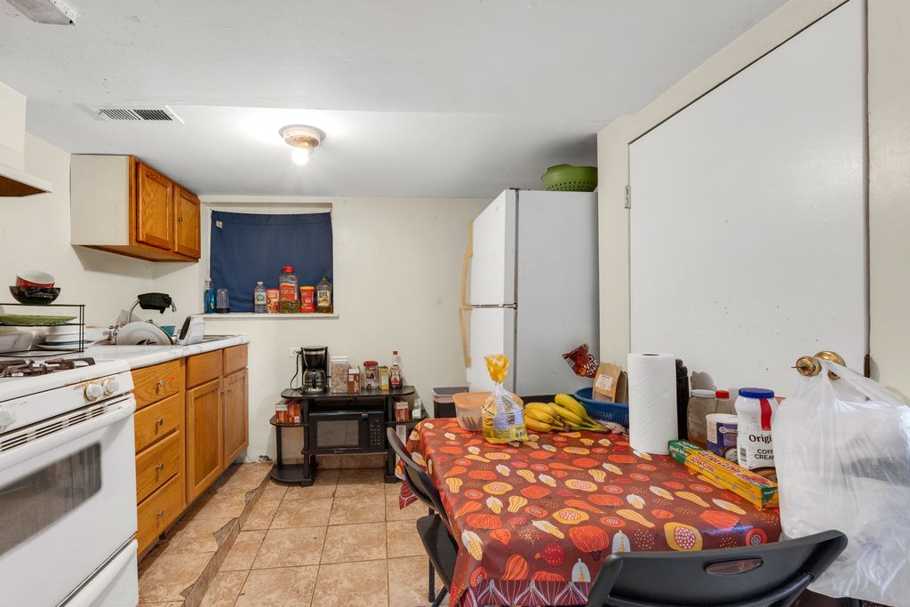 Image 43 of property listing at 5543 W Drummond Place, Chicago, IL 60639