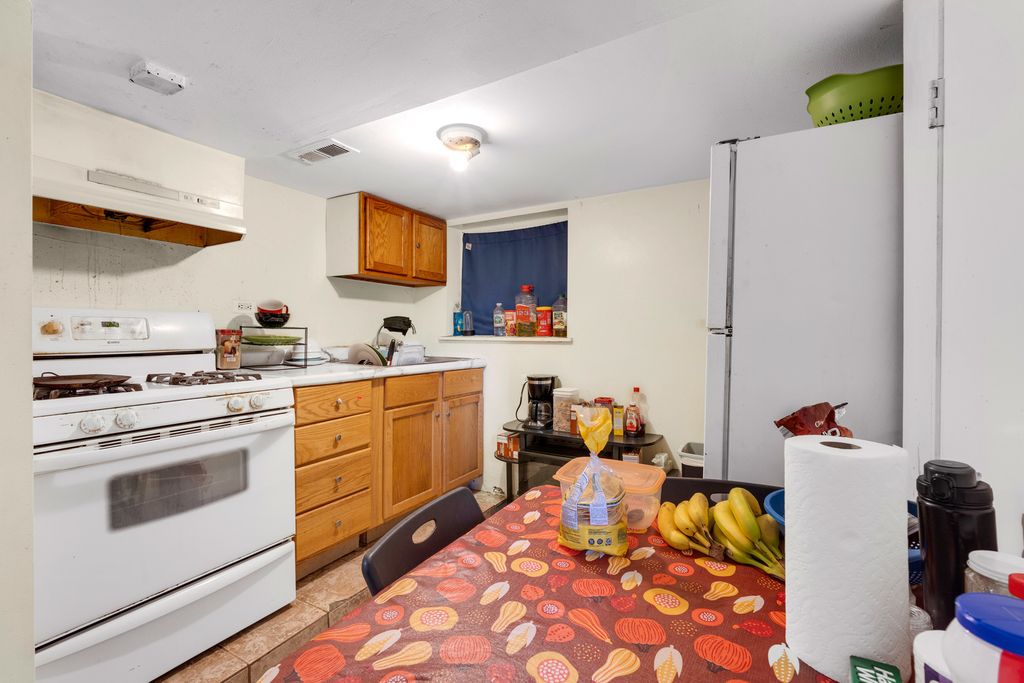 Image 44 of property listing at 5543 W Drummond Place, Chicago, IL 60639