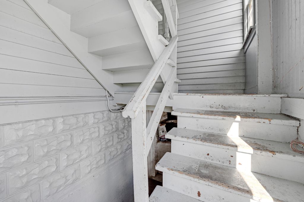 Image 45 of property listing at 5543 W Drummond Place, Chicago, IL 60639