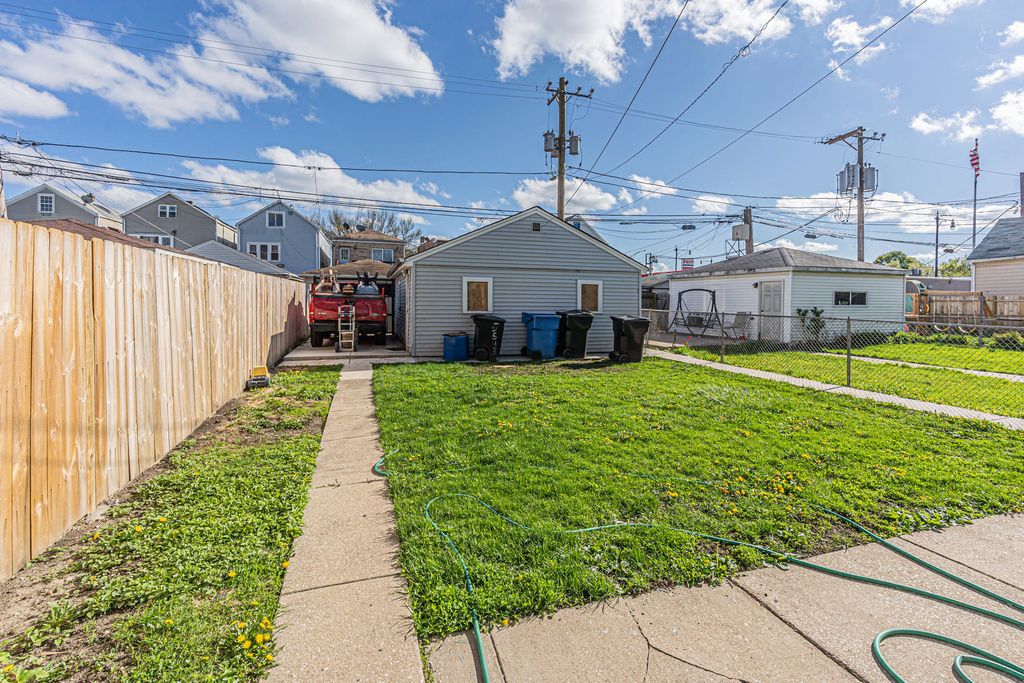Image 46 of property listing at 5543 W Drummond Place, Chicago, IL 60639