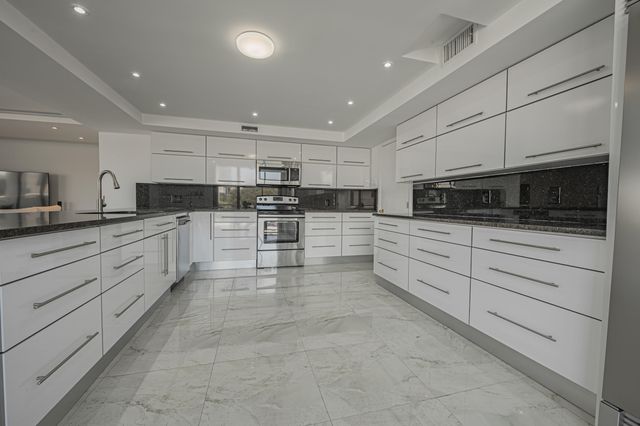 468 Golden Isles Drive 202, Hallandale Beach, FL 33009