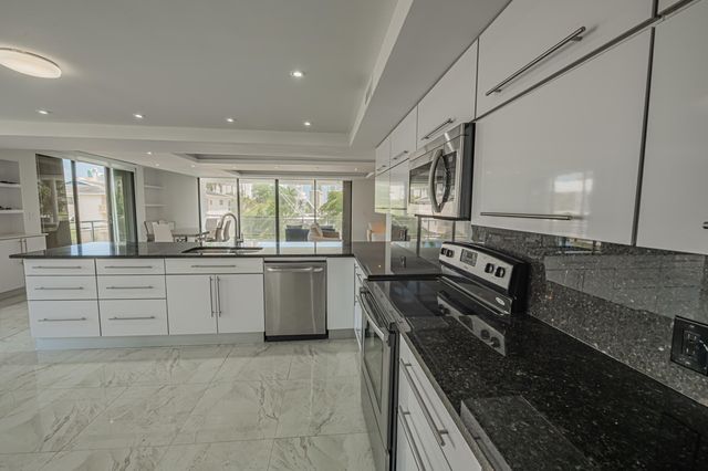 468 Golden Isles Drive 202, Hallandale Beach, FL 33009