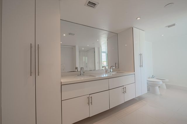 468 Golden Isles Drive 202, Hallandale Beach, FL 33009