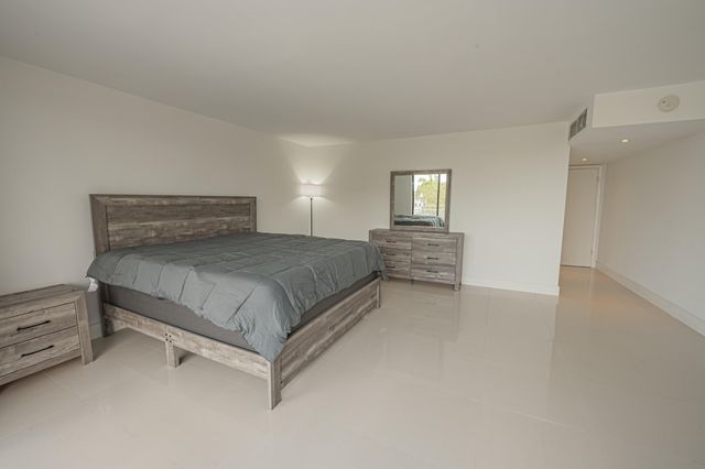 468 Golden Isles Drive 202, Hallandale Beach, FL 33009
