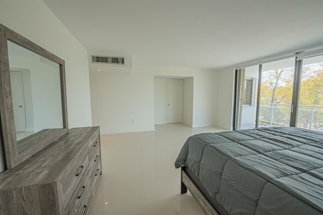 468 Golden Isles Drive 202, Hallandale Beach, FL 33009