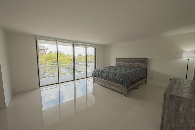 468 Golden Isles Drive 202, Hallandale Beach, FL 33009