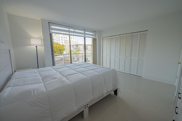 468 Golden Isles Drive 202, Hallandale Beach, FL 33009