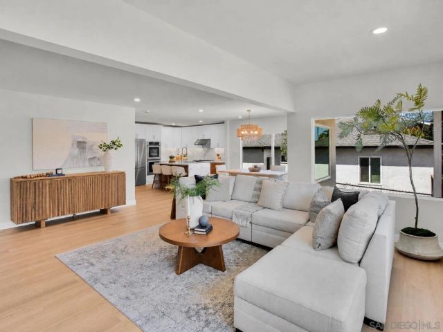 4435 Del Monte, San Diego, CA 92107