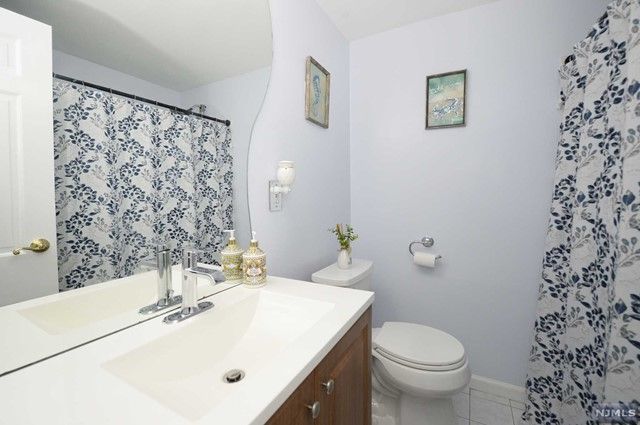 177 Lincoln Avenue, Elmwood Park, NJ 07407