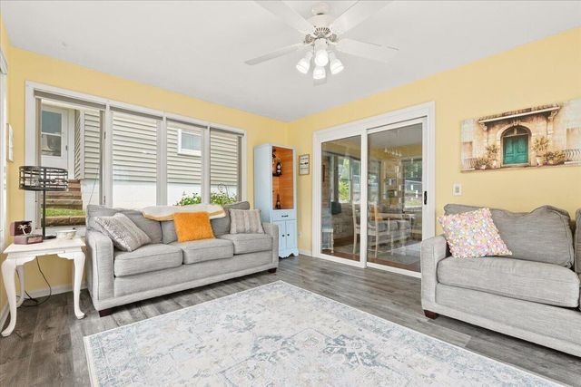 221 ZENITH Drive, Council Bluffs, IA 51503