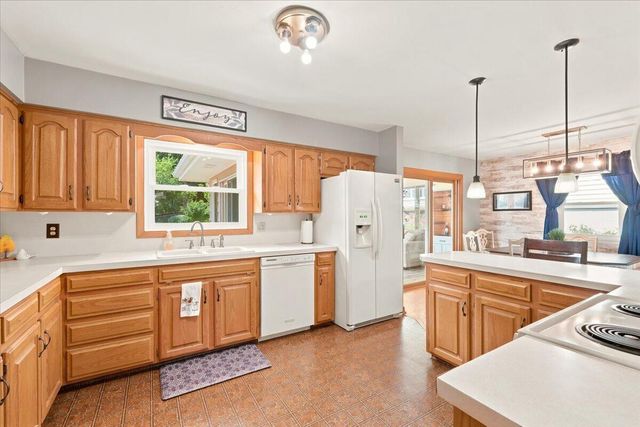 221 ZENITH Drive, Council Bluffs, IA 51503