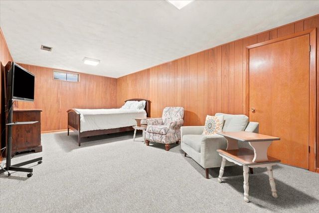 221 ZENITH Drive, Council Bluffs, IA 51503