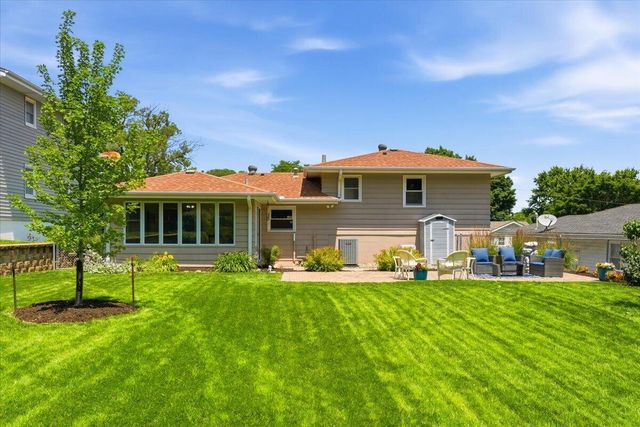 221 ZENITH Drive, Council Bluffs, IA 51503