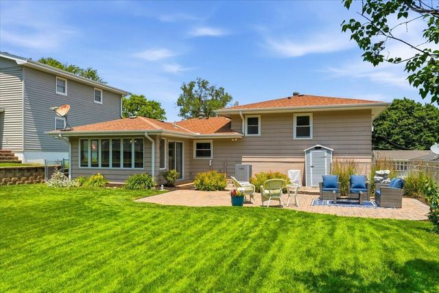 221 ZENITH Drive, Council Bluffs, IA 51503