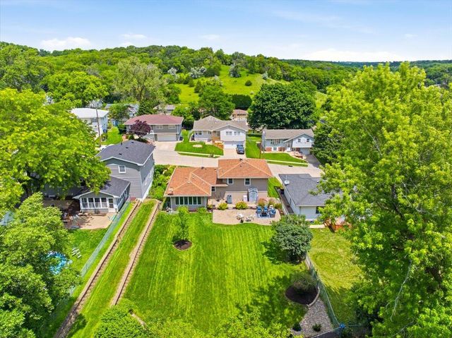 221 ZENITH Drive, Council Bluffs, IA 51503