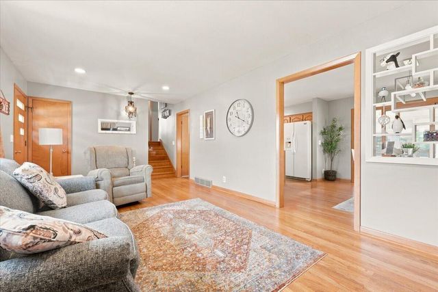 221 ZENITH Drive, Council Bluffs, IA 51503