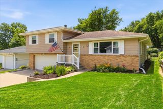 221 ZENITH Drive, Council Bluffs, IA 51503