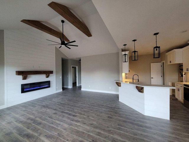 131 E Teakwood Avenue, Clever, MO 65631