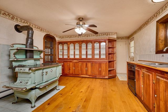 363 Cooley St, Springfield, MA 01128