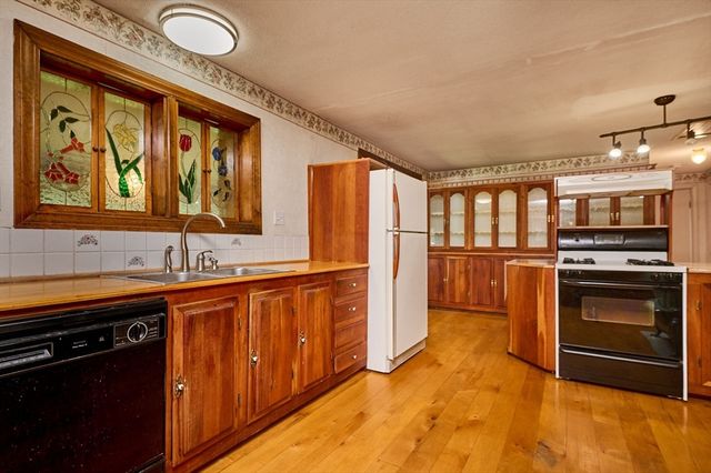 363 Cooley St, Springfield, MA 01128