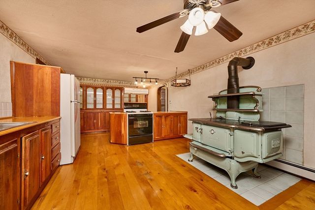 363 Cooley St, Springfield, MA 01128