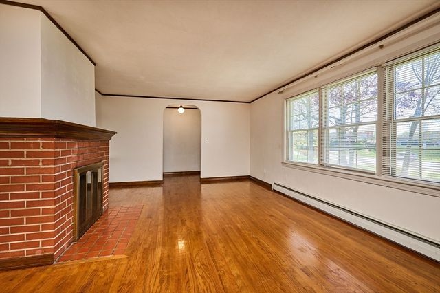 363 Cooley St, Springfield, MA 01128