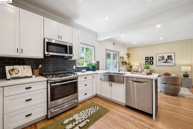 933 56Th St, Oakland, CA 94608