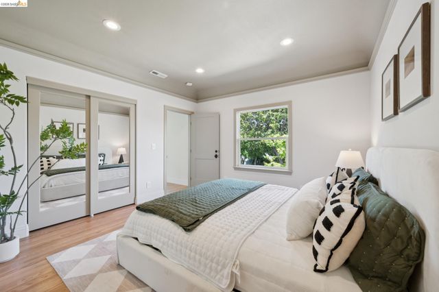 933 56Th St, Oakland, CA 94608