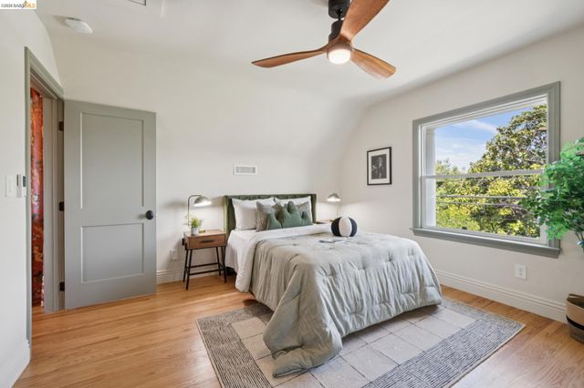 933 56Th St, Oakland, CA 94608