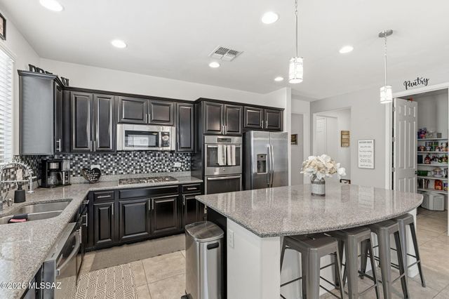 9526 S Quiet Dove Drive, Tucson, AZ 85747