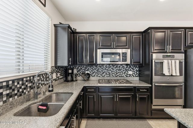 9526 S Quiet Dove Drive, Tucson, AZ 85747