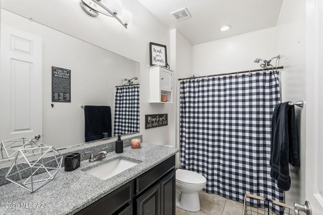 9526 S Quiet Dove Drive, Tucson, AZ 85747