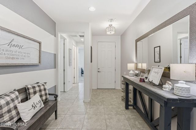 9526 S Quiet Dove Drive, Tucson, AZ 85747