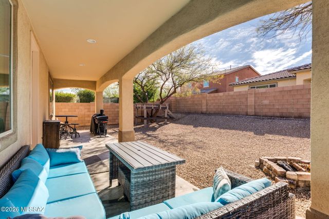 9526 S Quiet Dove Drive, Tucson, AZ 85747