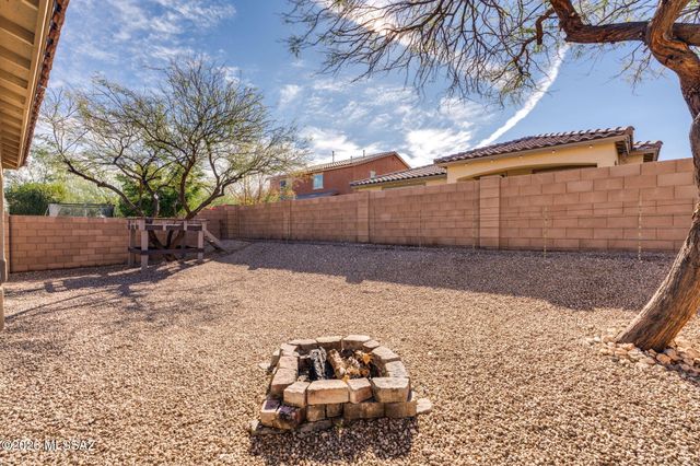 9526 S Quiet Dove Drive, Tucson, AZ 85747