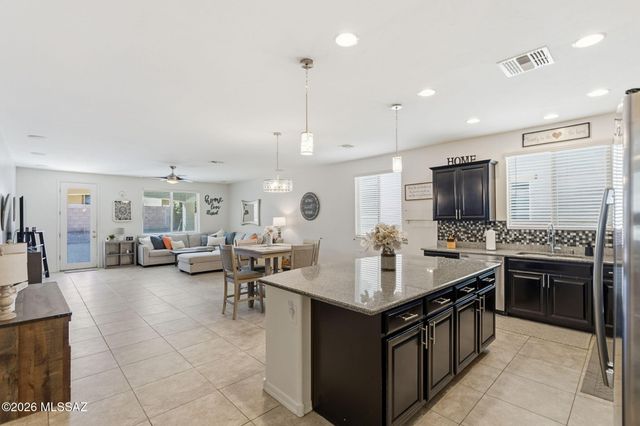 9526 S Quiet Dove Drive, Tucson, AZ 85747