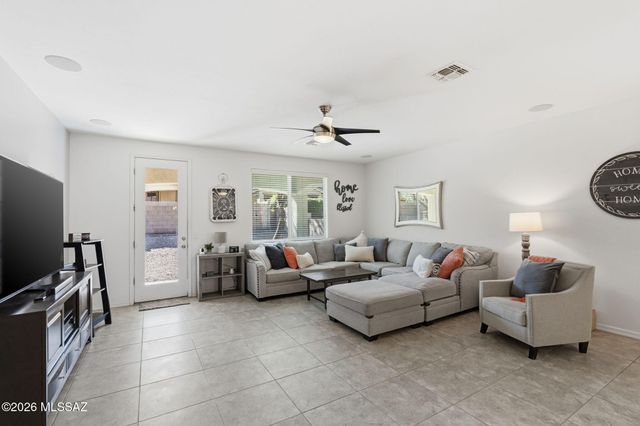 9526 S Quiet Dove Drive, Tucson, AZ 85747