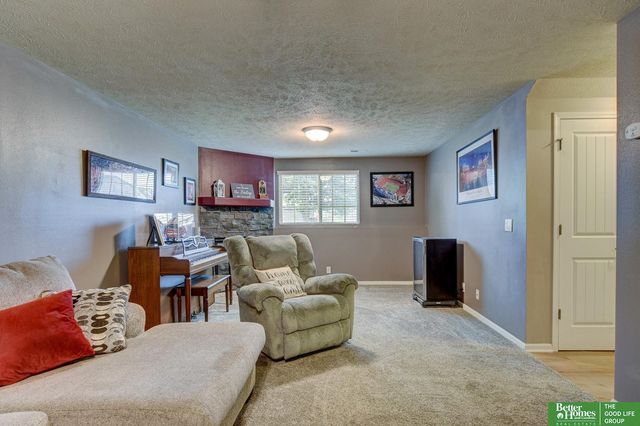 19418 R Street, Omaha, NE 68135
