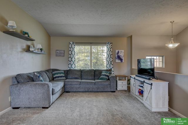 19418 R Street, Omaha, NE 68135