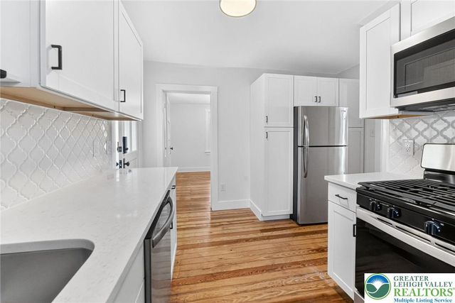 3 Oakland Avenue, East Stroudsburg, PA 18301