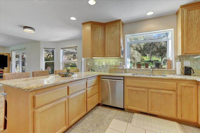 15900 Dry Creek Ln, Grass Valley, CA 95949