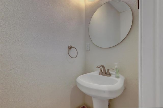 15900 Dry Creek Ln, Grass Valley, CA 95949