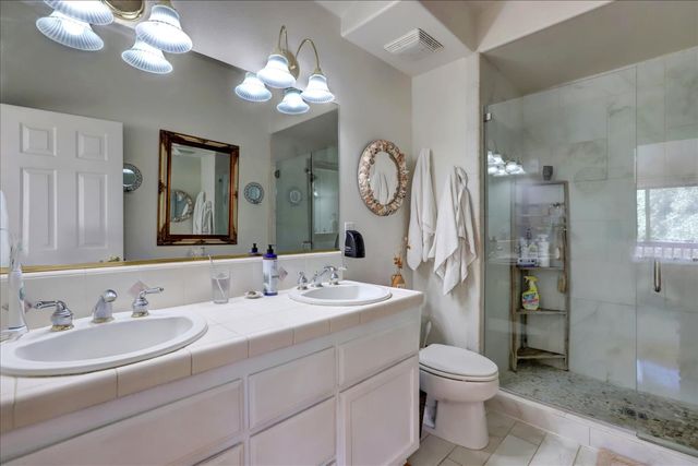 15900 Dry Creek Ln, Grass Valley, CA 95949