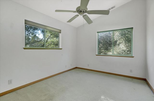 15900 Dry Creek Ln, Grass Valley, CA 95949