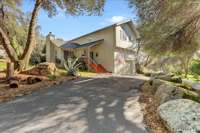 15900 Dry Creek Ln, Grass Valley, CA 95949