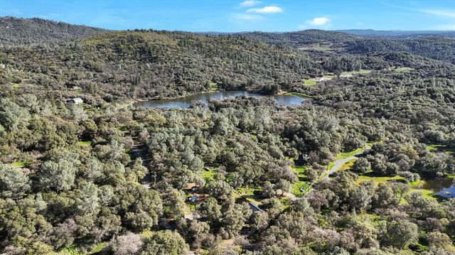 15900 Dry Creek Ln, Grass Valley, CA 95949