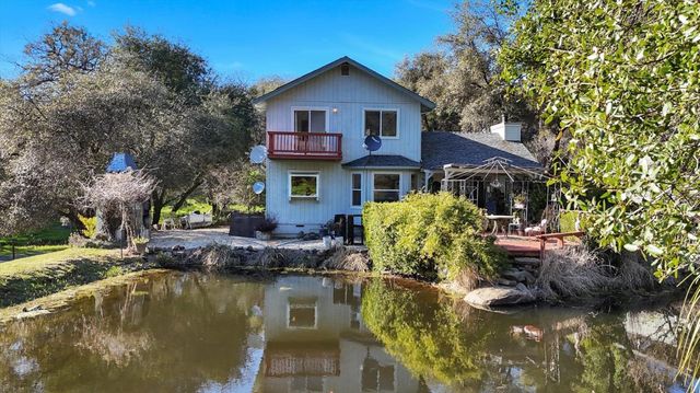 15900 Dry Creek Ln, Grass Valley, CA 95949