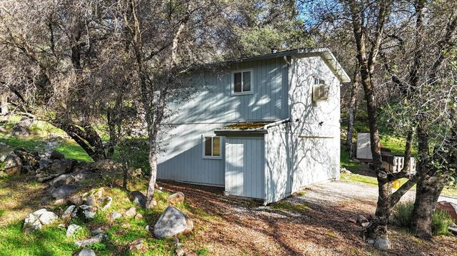 15900 Dry Creek Ln, Grass Valley, CA 95949