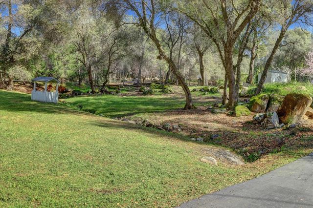 15900 Dry Creek Ln, Grass Valley, CA 95949